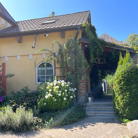 Dwór Boratyn Acomodação com café da manhã Exterior foto