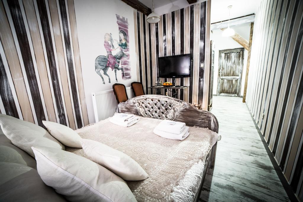 Dwór Boratyn Acomodação com café da manhã Quarto foto