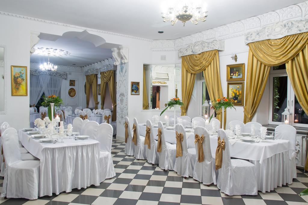 Dwór Boratyn Acomodação com café da manhã Exterior foto